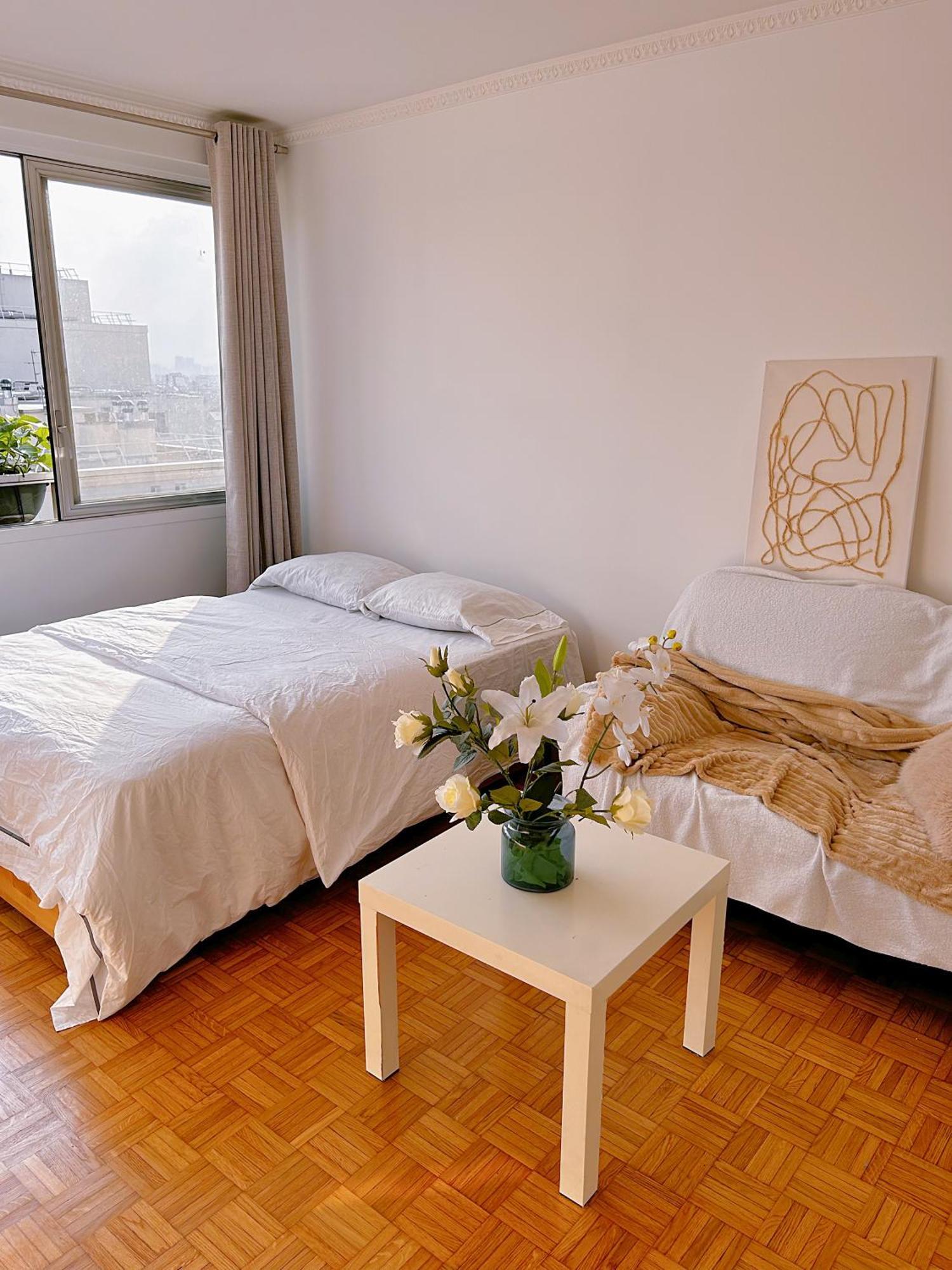 Large Charming In Parigi