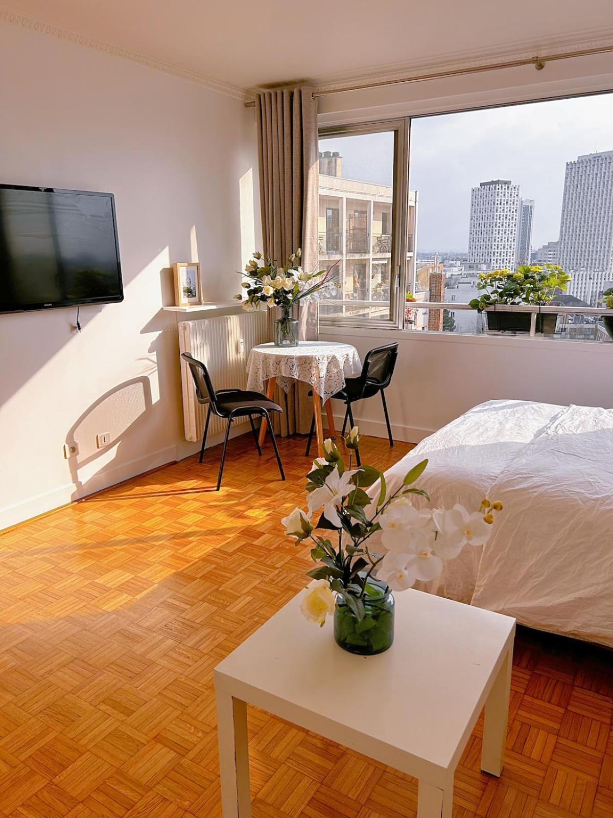 Appartamento Large Charming In Parigi