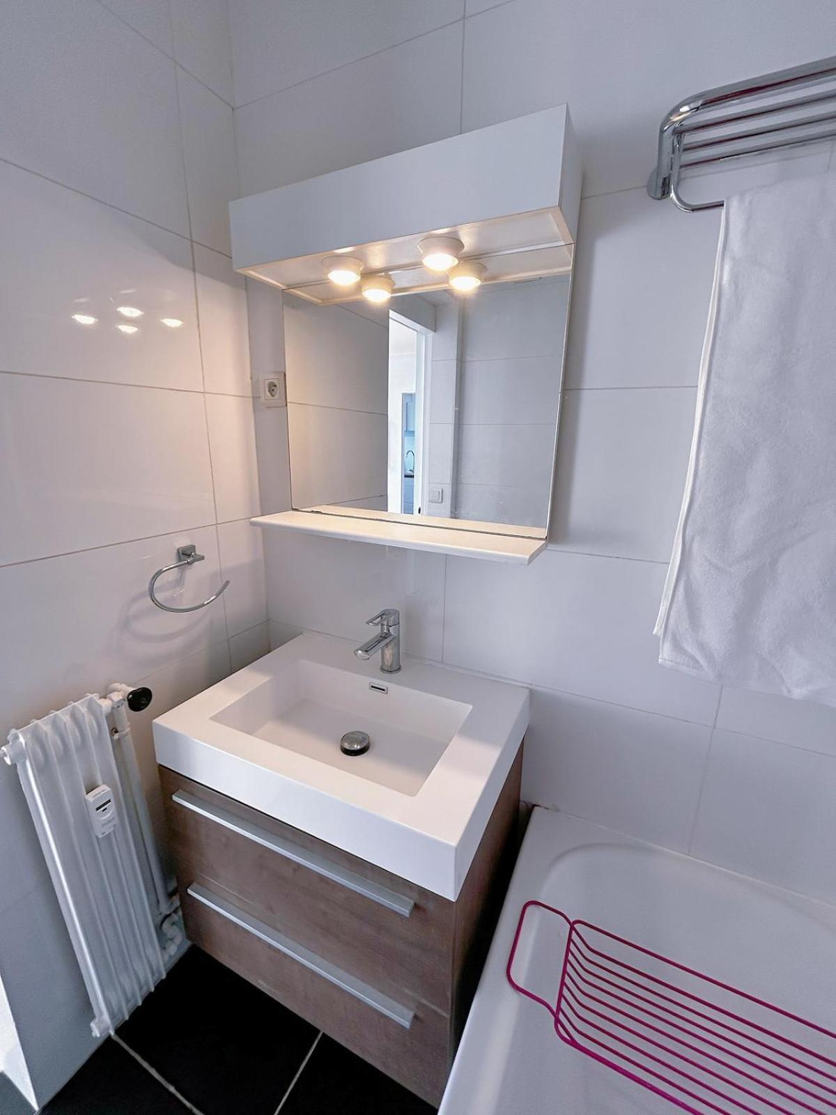 Large Charming In Parigi