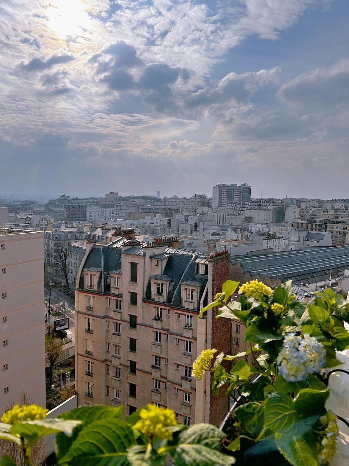 Large Charming In Parigi